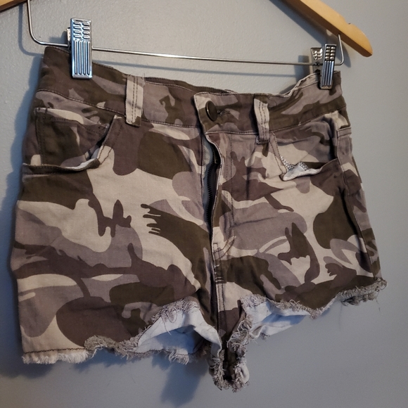 Seduction - Camo Shorts - Size S/M - Picture 2 of 9